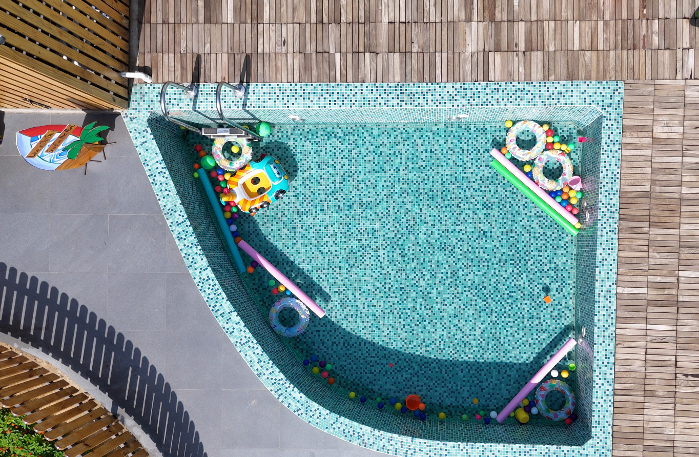 Splash pool
