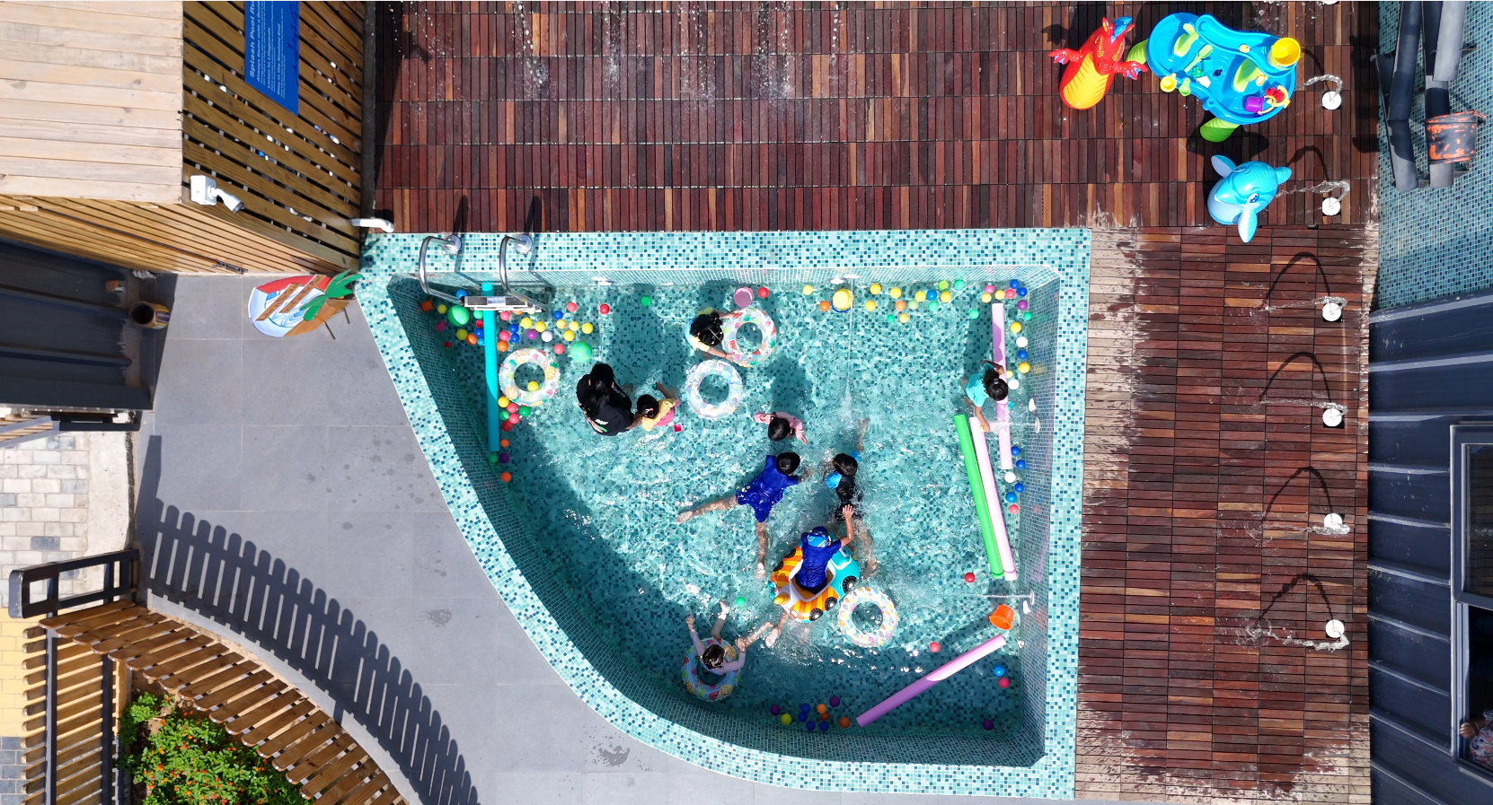 Splash pool